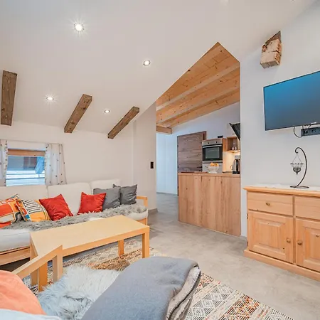 Christine Apartament *